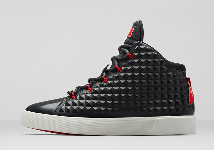 nike-lebron-12-lifestyle-side-view