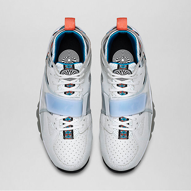 nike-air-trainer-huarache-premium-super-bowl-image-3