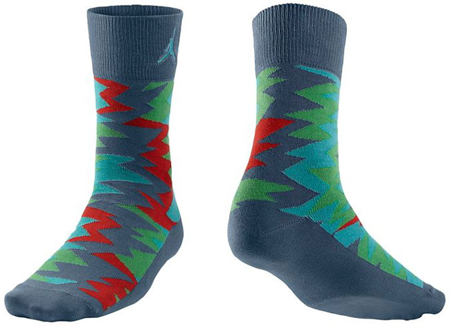 jordan-retro-7-marvin-the-martian-socks