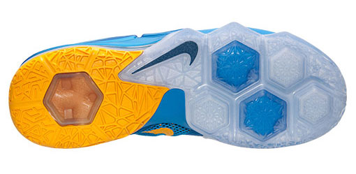 nike-lebron-12-entourage-3