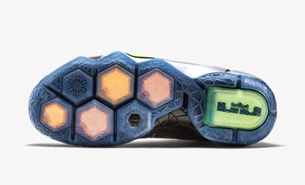 nike-lebron-12-flight-5