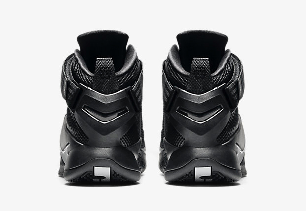 nike-lebron-soldier-9-black-silver-image-5