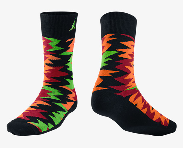 air-jordan-7-marvin-the-martian-sock