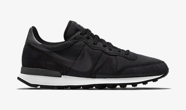 nike internationalist tech fleece