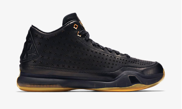 nike-kobe-x-mid-ext-black-metallic-gold-3