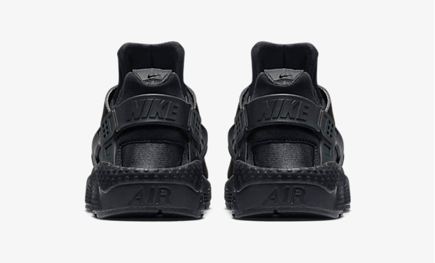 nike-air-huarache-triple-black-2