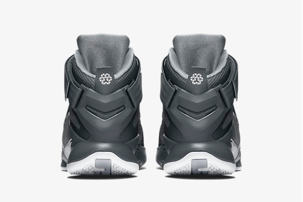 nike-lebron-soldier-9-cool-grey-4