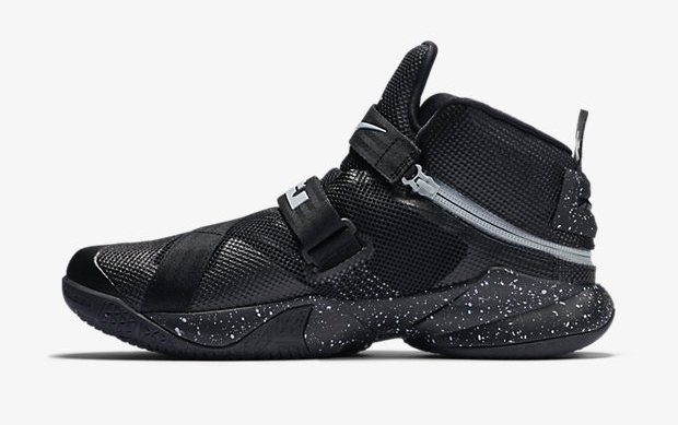 nike-lebron-9-flyease-black-3