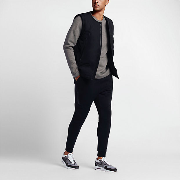 nike-sportswear-tech-fleece-joggers-black
