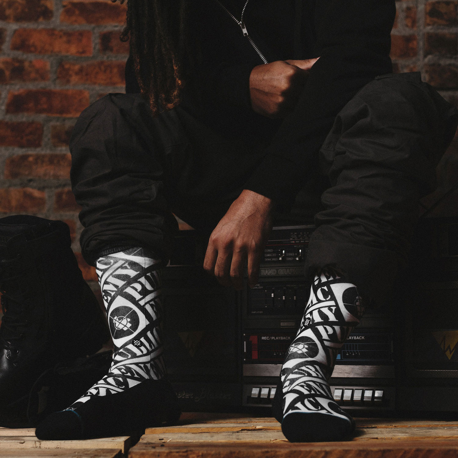 stance-public-enemy-socks-2