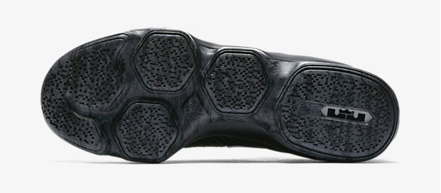 nike-lebron-14-low-black-5