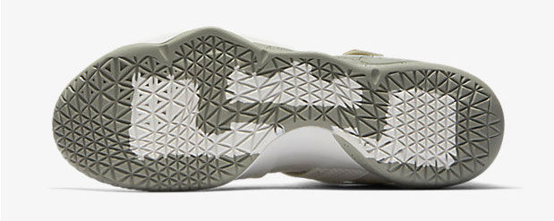 nike-lebron-soldier-11-light-bone-5