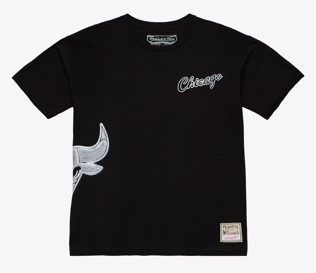 Chicago Bulls Mitchell & Ness Chrome Heritage T-Shirt Black 1