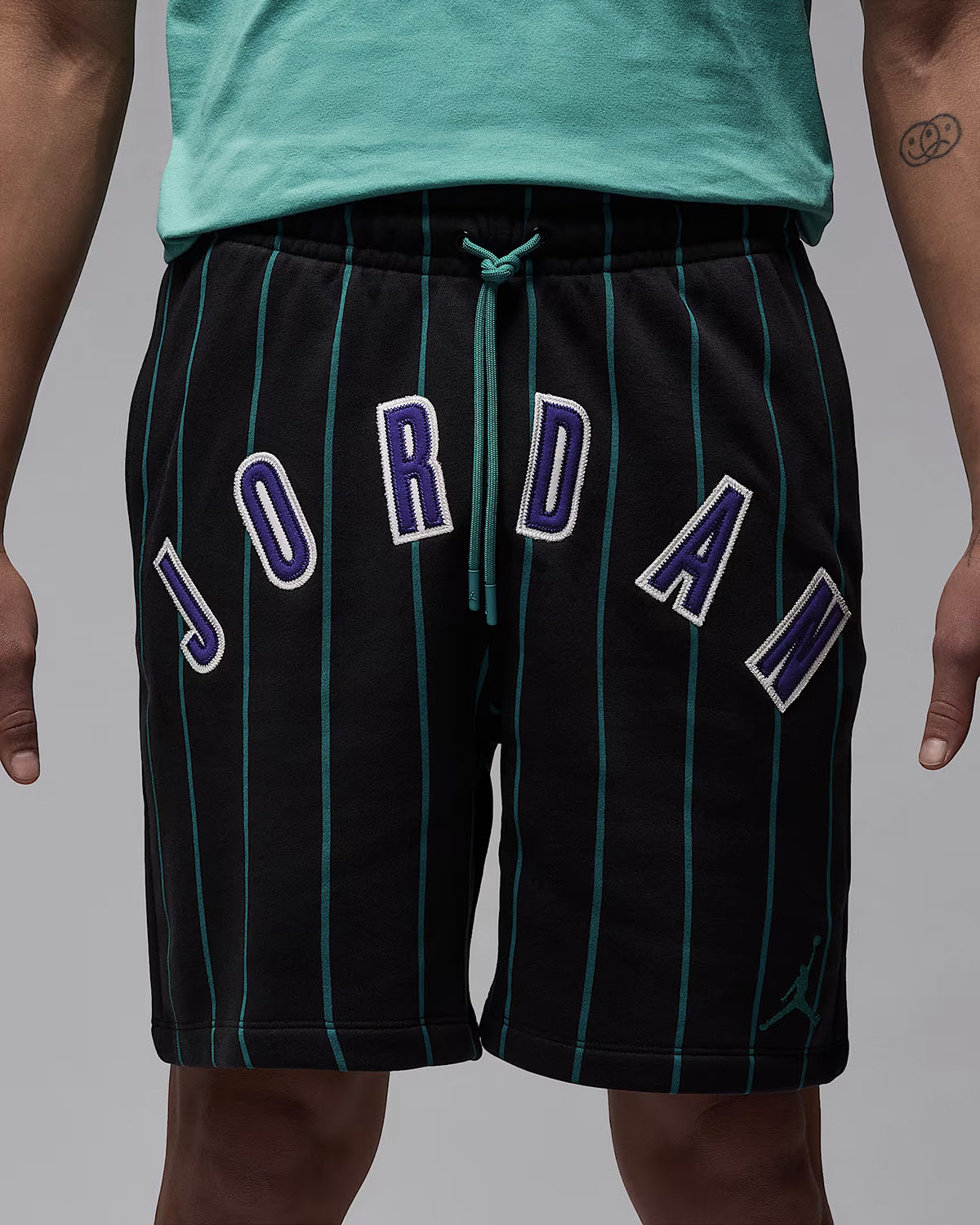 Jordan-Brooklyn-Diamond-45-Fleece-Shorts-Black-New-Emerald-1