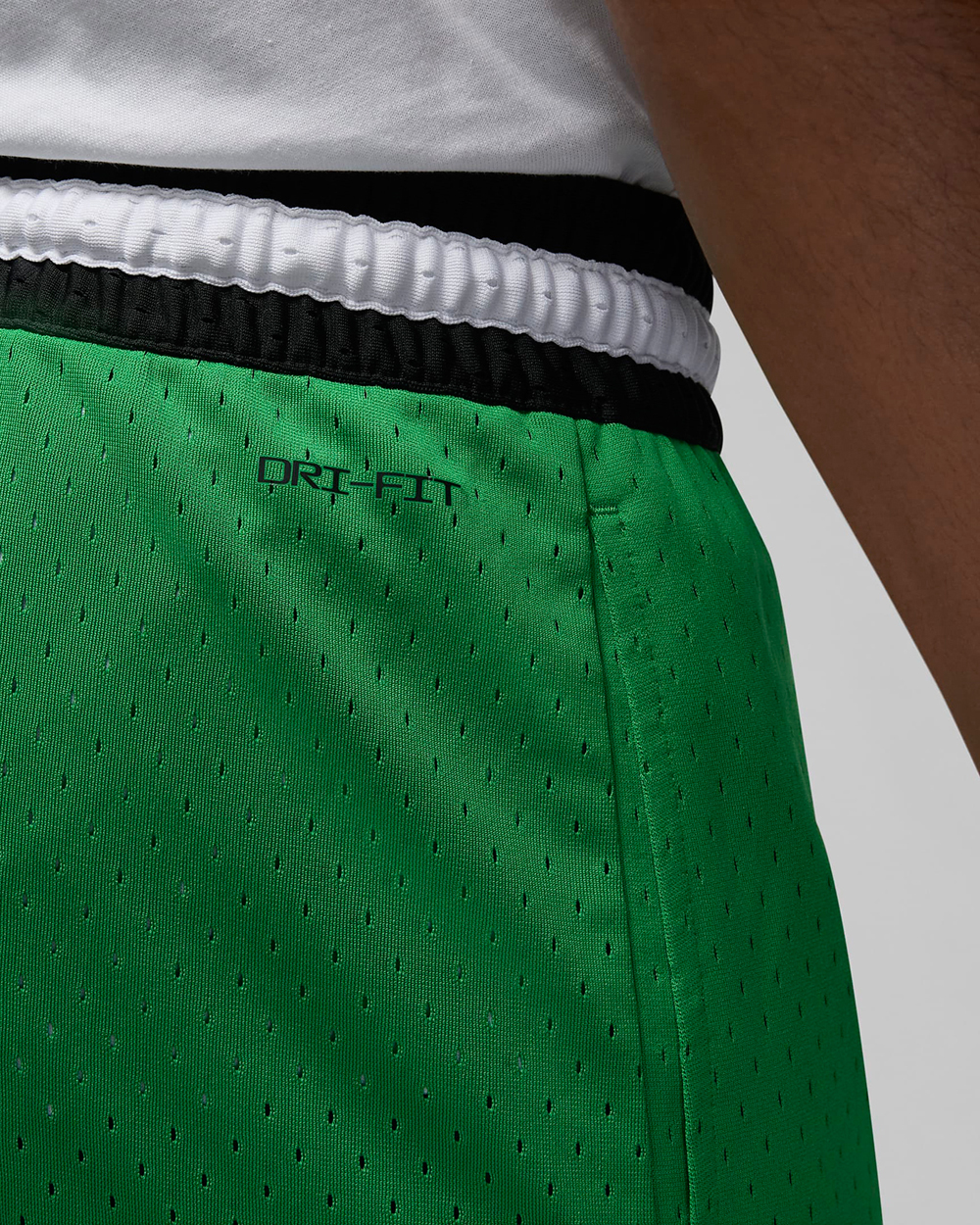 Jordan-Diamond-Shorts-Lucky-Green-White-Black-5