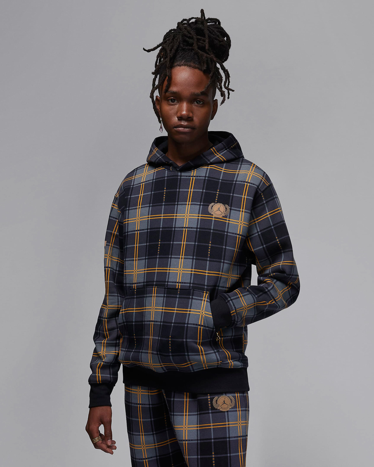 Jordan-Essentials-Holiday-2023-Plaid-Hoodie-Black-Gold-1