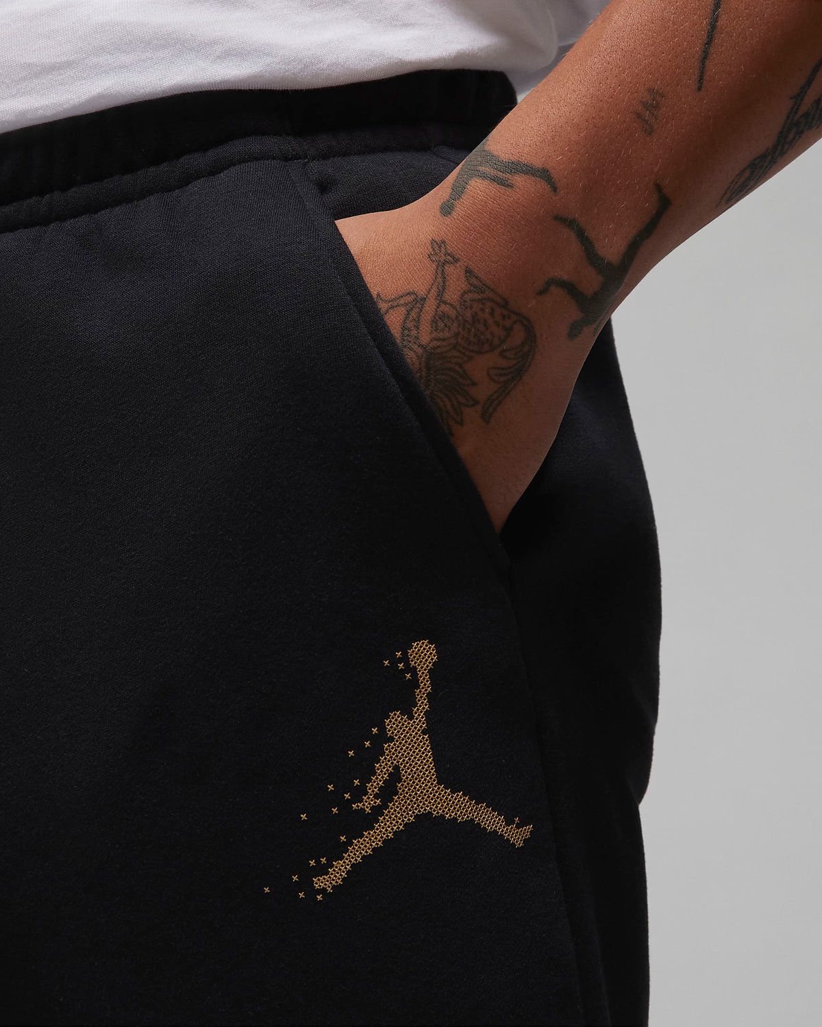 Jordan-Essentials-Holiday-Pants-Black-Metallic-Gold-2