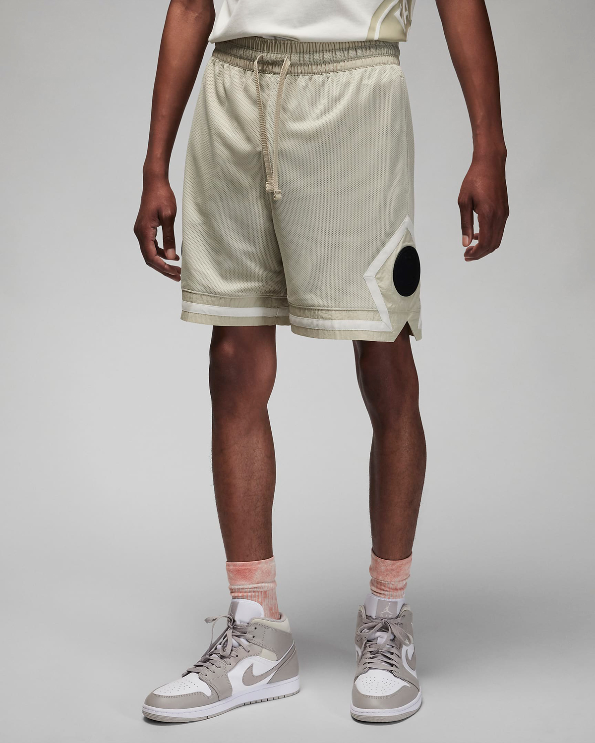 Jordan-PSG-Paris-Saint-Germain-Diamond-Shorts-Stone-Orange