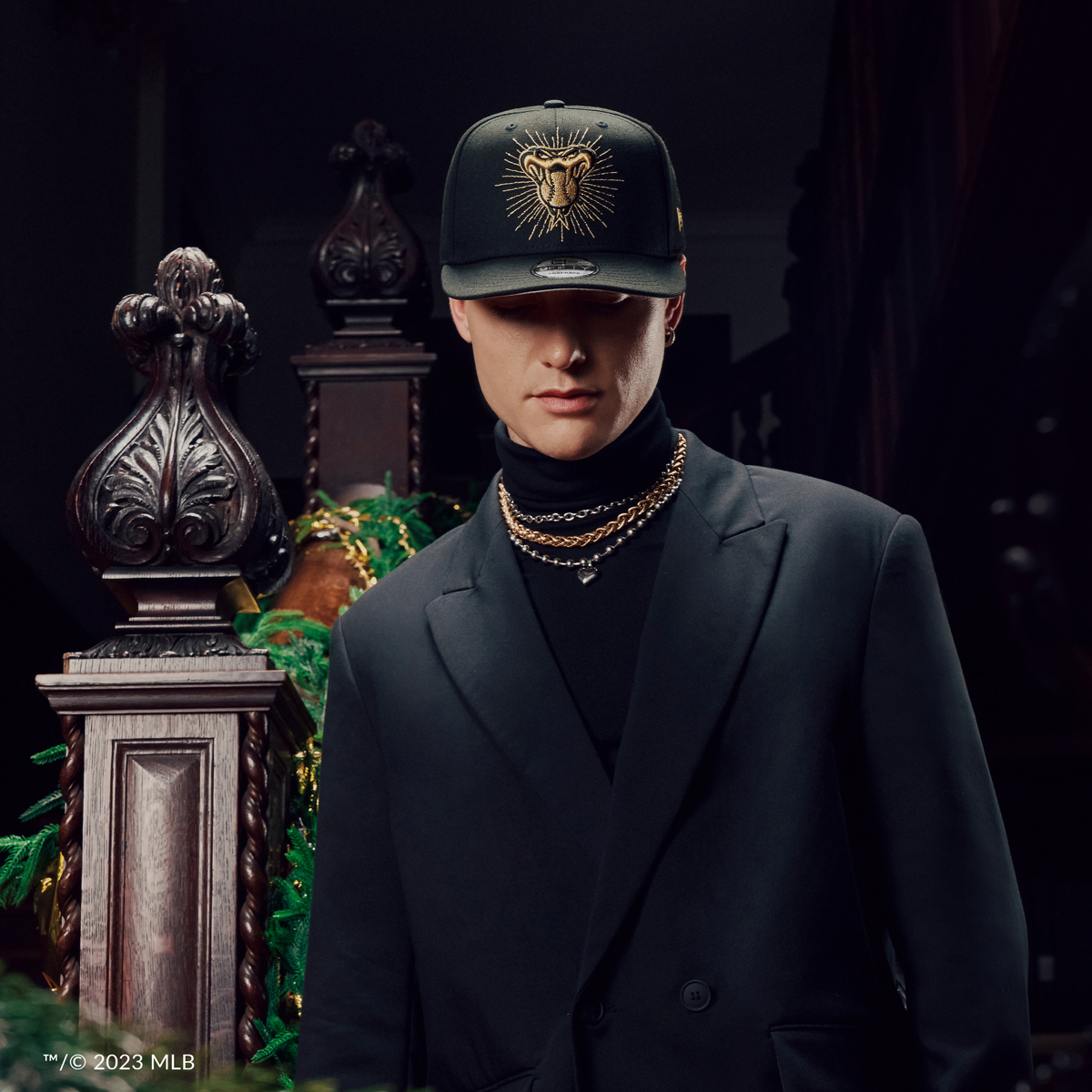 New-Era-Holiday-2023-Metallic-Logo-Hats