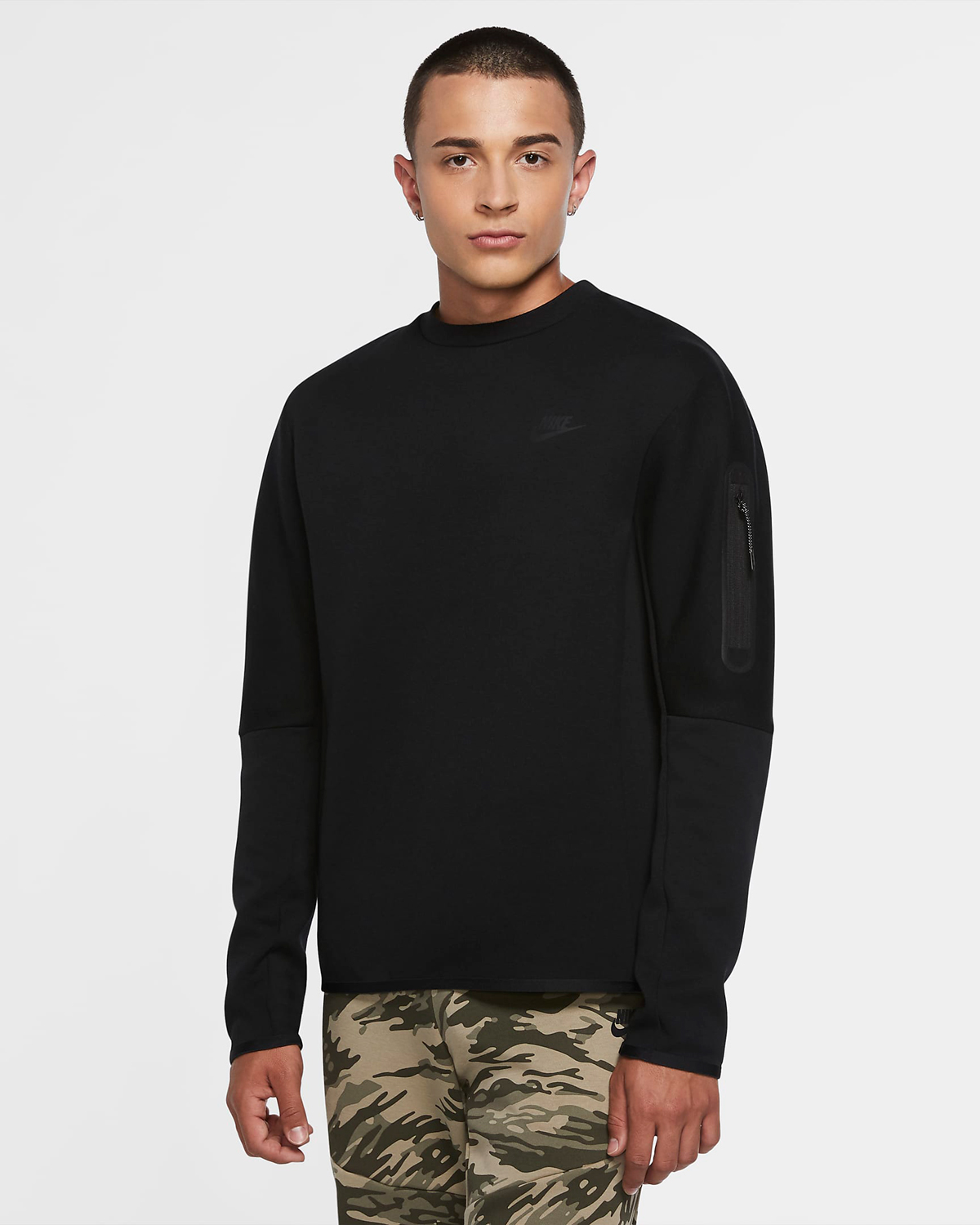 Nike-Tech-Fleece-Crew-Sweatshirt-Black