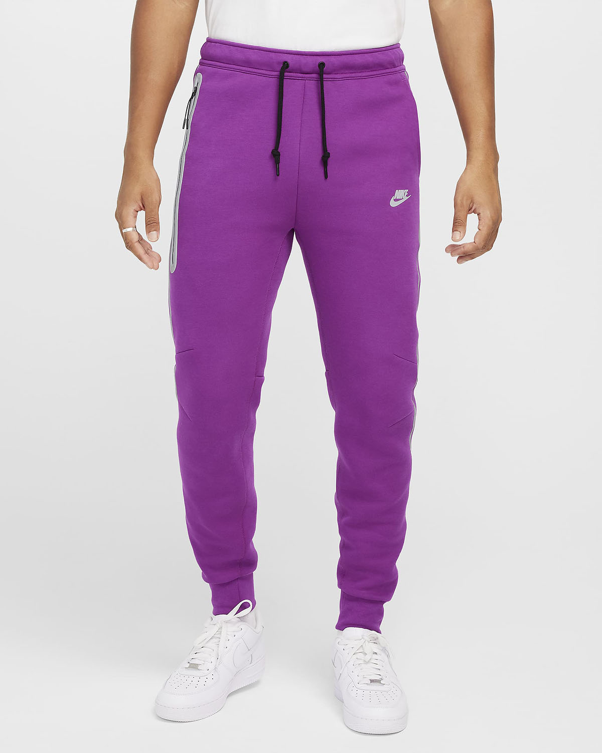 Nike-Tech-Fleece-Joggers-Bold-Berry-1