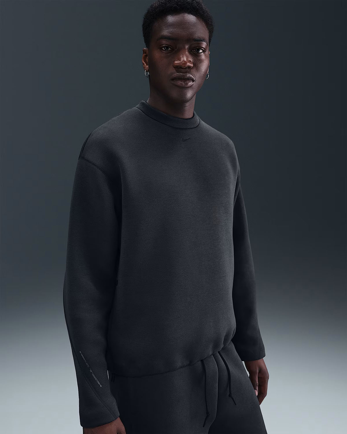Nike Tech Fleece Mens Loose Fit Crew Sweatshirt Anthracite Black 1