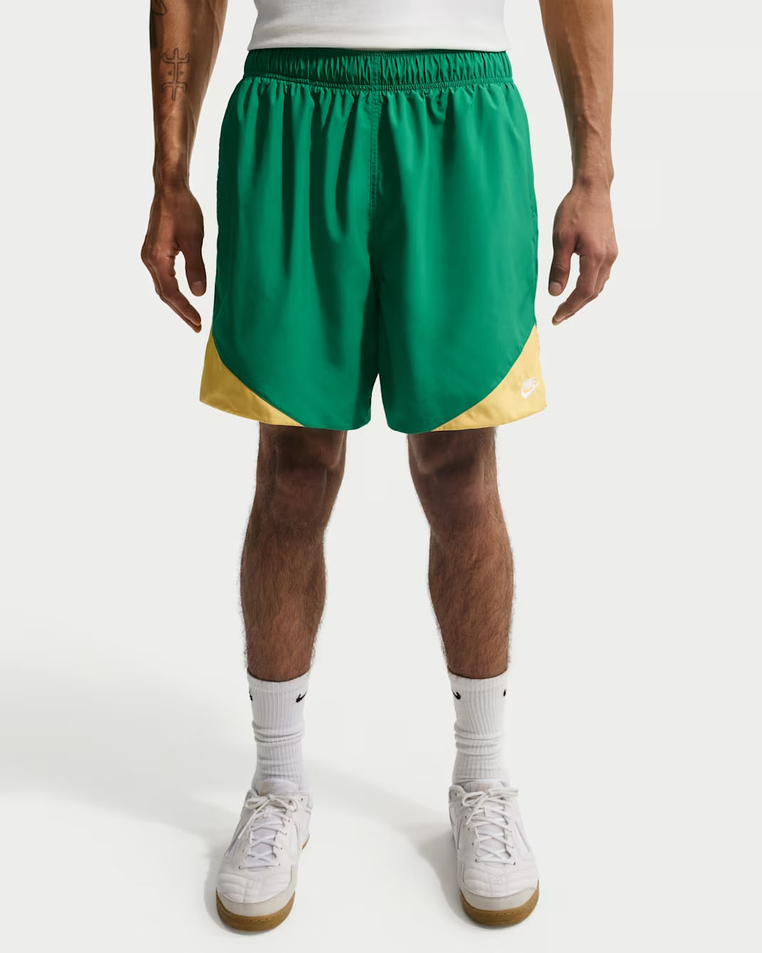 Nike Windrunner Men's Lightweight Woven Shorts Malachite Green Topaz Gold