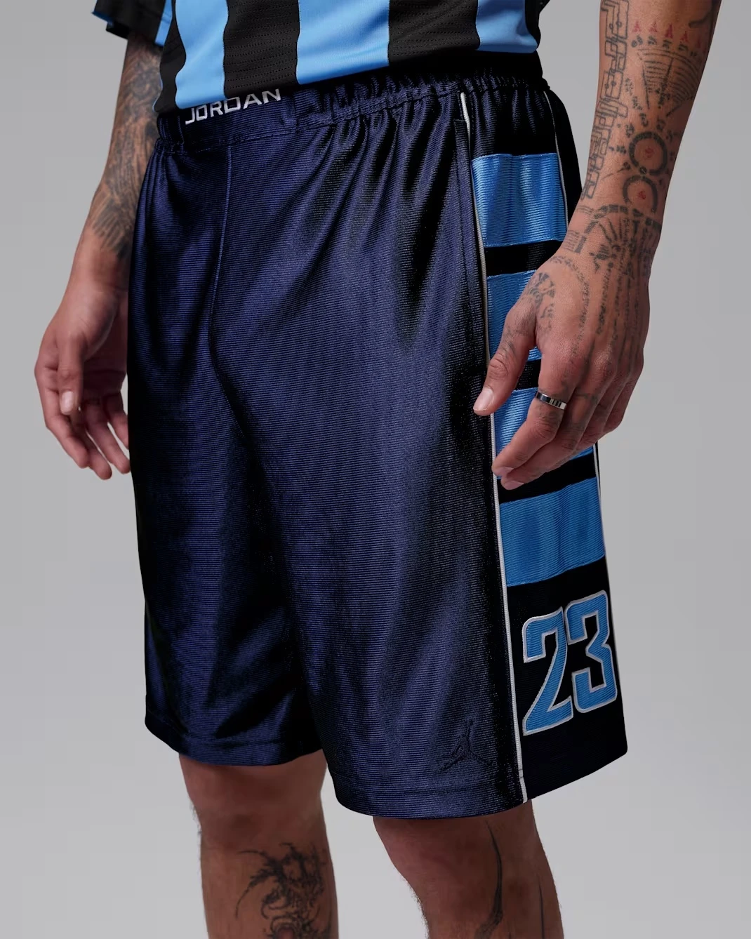 Jordan Brooklyn Cat Scratch Shorts in Midnight Navy with University Blue side panels matching the Air Jordan 13 "Flint" (2026).