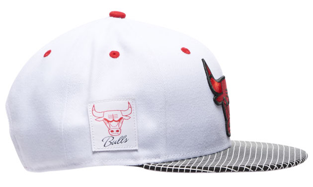 air-jordan-4-fire-red-2020-bulls-hat-4