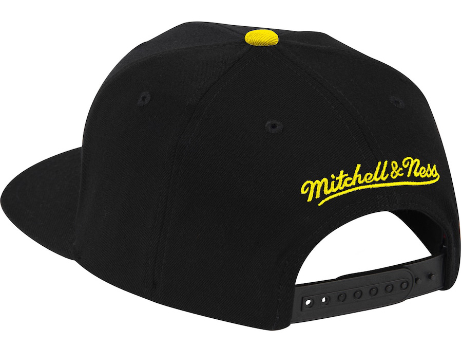 jordan-4-lightning-bulls-snapback-cap-mitchell-ness-2