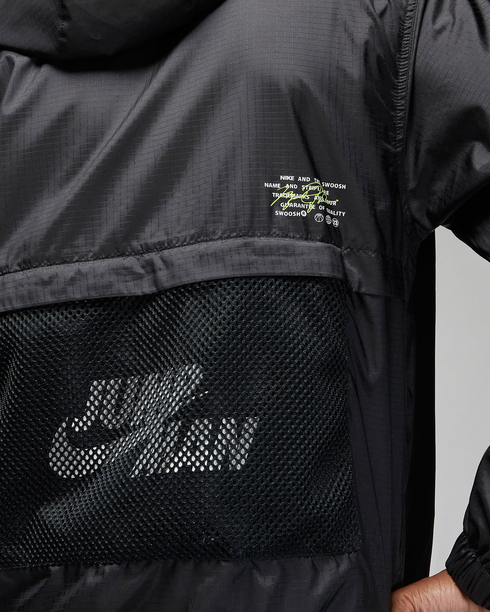 jordan-jumpman-statement-jacket-black-white-volt-5