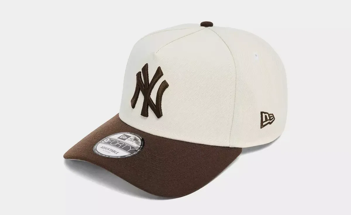 New Era New York Yankees Chrome/Walnut 9FORTY A-Frame Snapback Hat with cream crown and brown visor.
