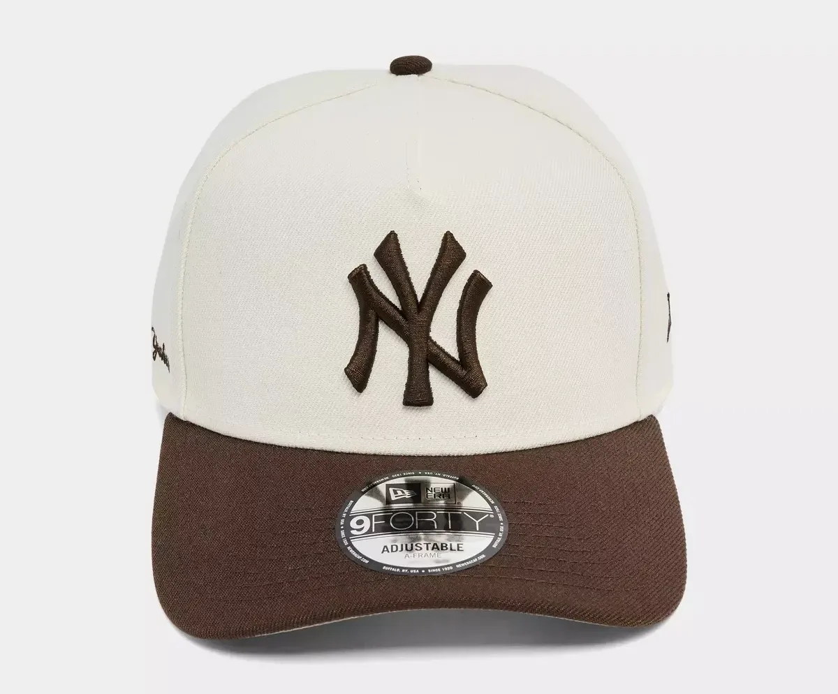 Front view of the New Era New York Yankees Chrome/Walnut 9FORTY A-Frame Snapback Hat.
