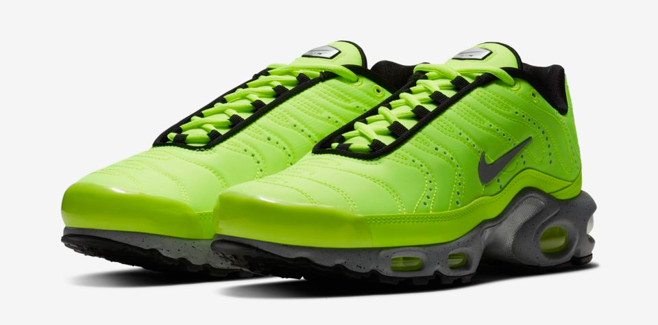 nike-air-max-plus-volt-wolf-grey-1