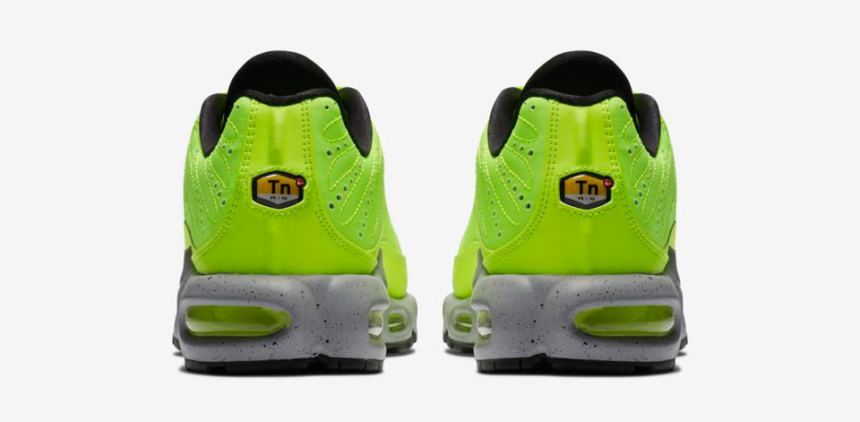 nike-air-max-plus-volt-wolf-grey-3