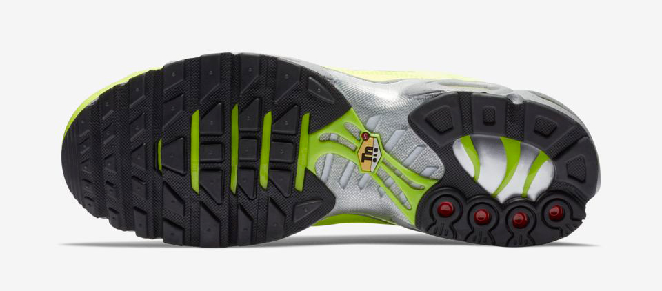 nike-air-max-plus-volt-wolf-grey-4