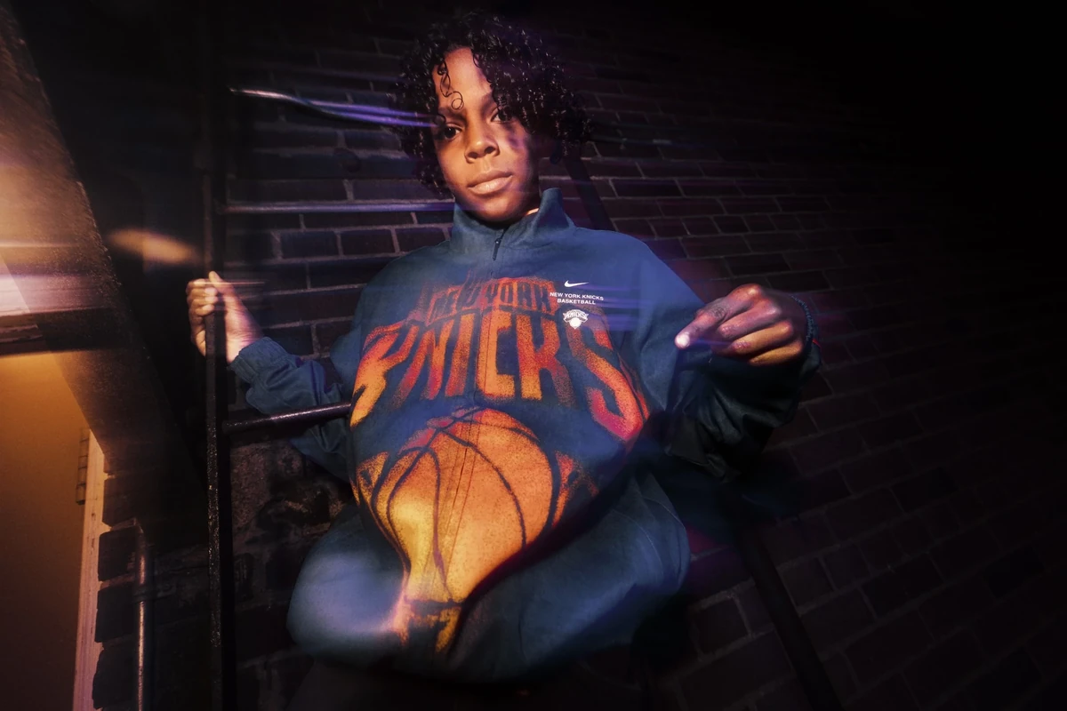 New York Knicks navy and orange Nike NBA Standard Issue pullover