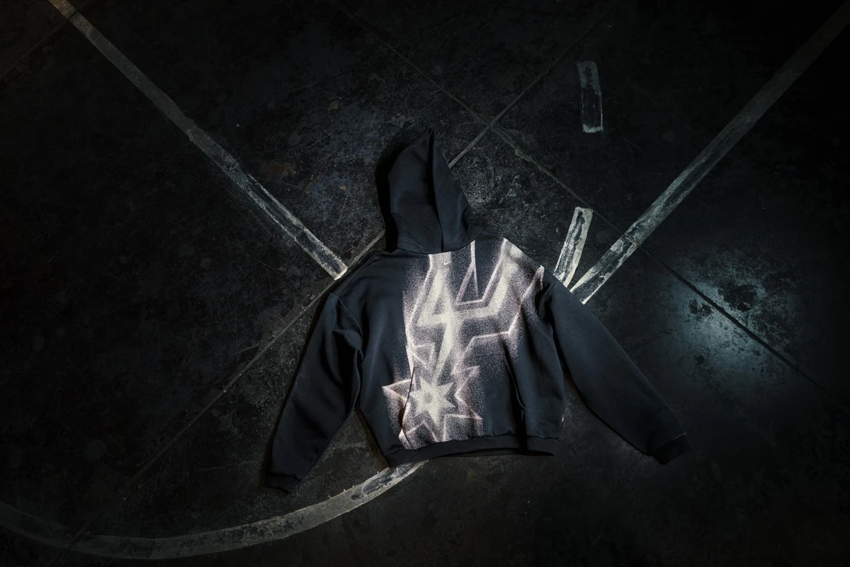 San Antonio Spurs black and white Nike NBA Standard Issue hoodie