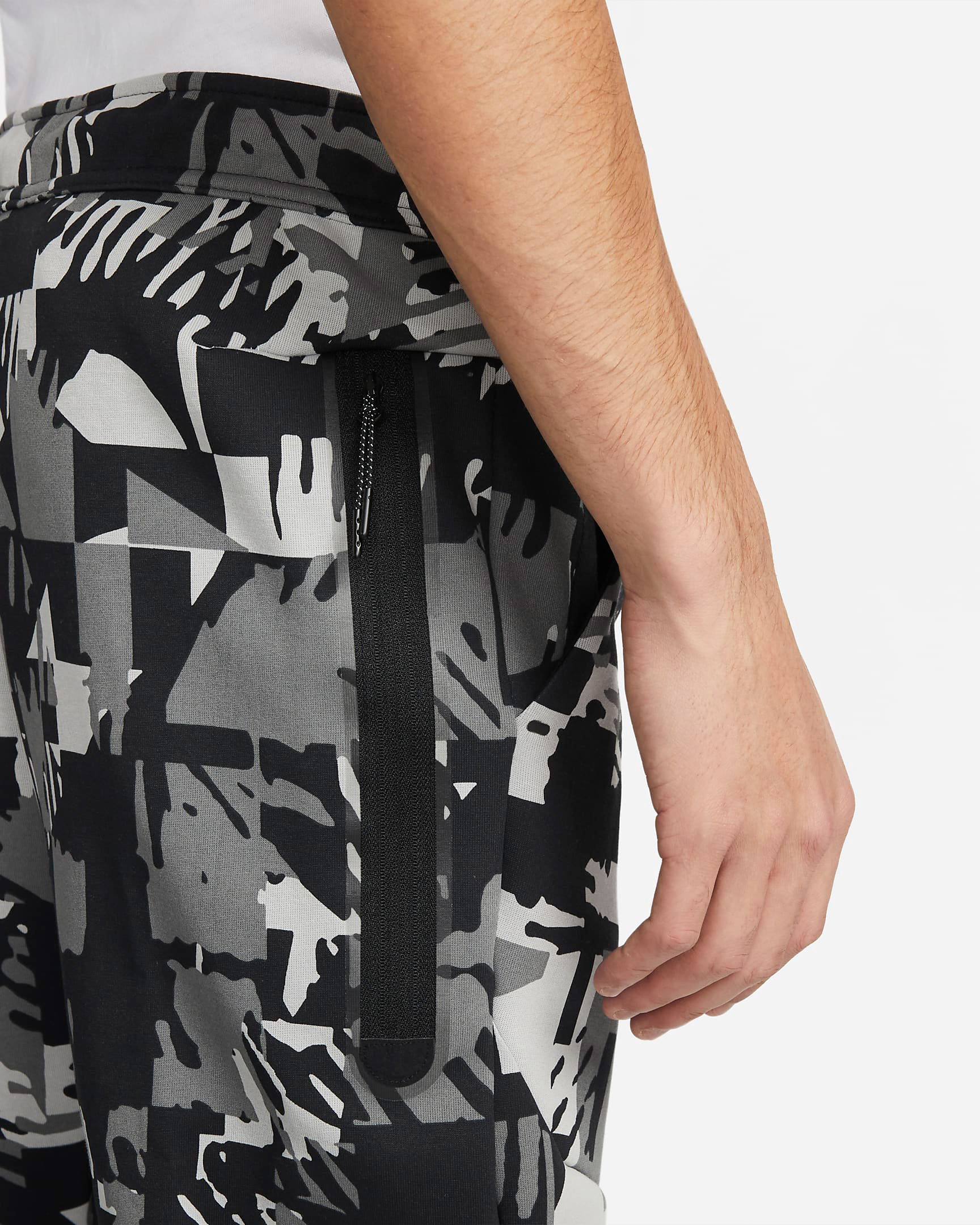 nike-tech-fleece-camo-printed-jogger-pants-light-smoke-grey-black-4