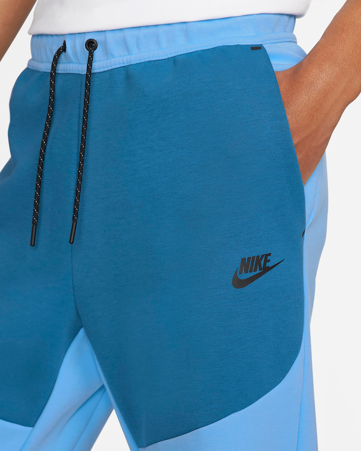 nike-tech-fleece-joggers-university-blue-dark-marina-black-3