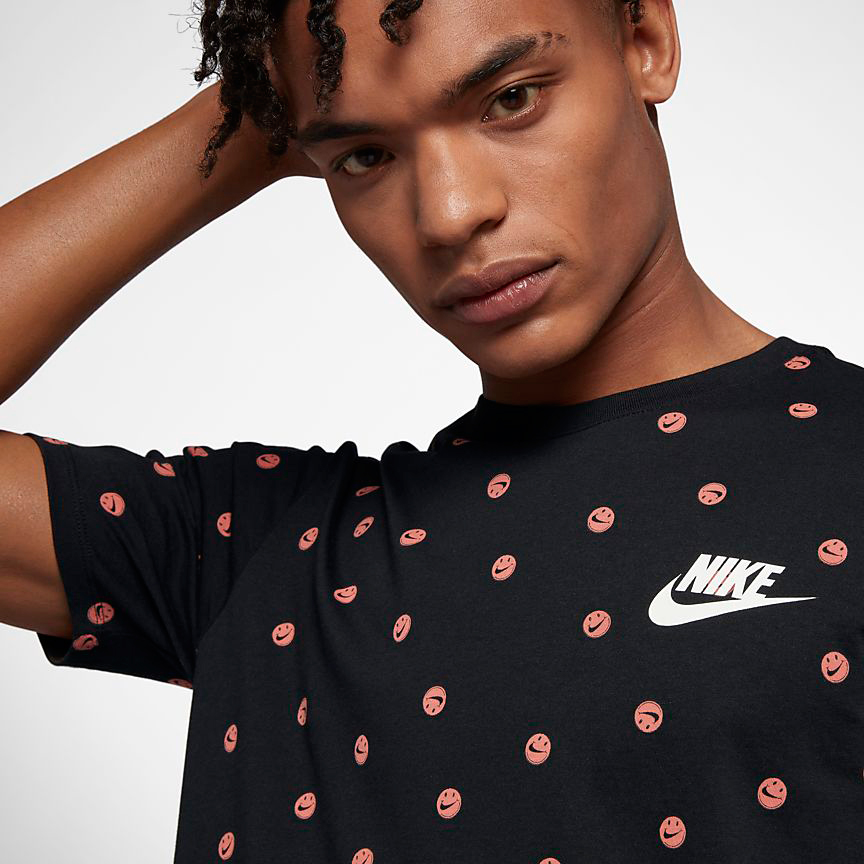 sean-wotherspoon-nike-air-max-1-97-nike-day-smiley-face-tee-3
