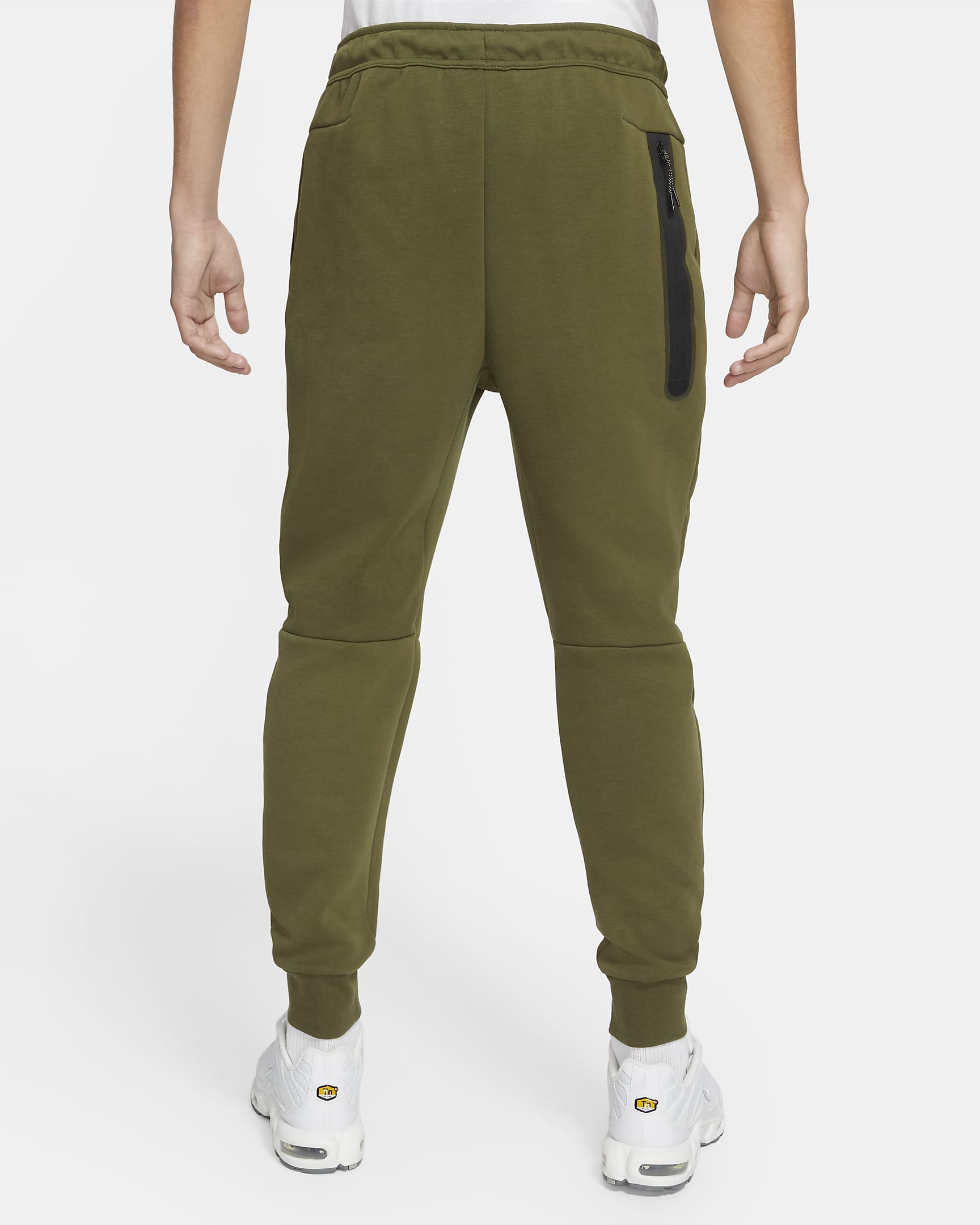 sportswear-tech-fleece-mens-joggers-4x29ft-12.png