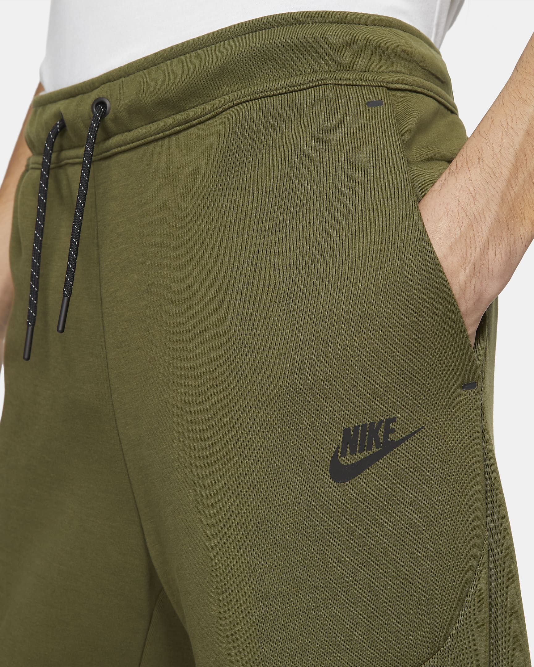 sportswear-tech-fleece-mens-joggers-4x29ft-13.png