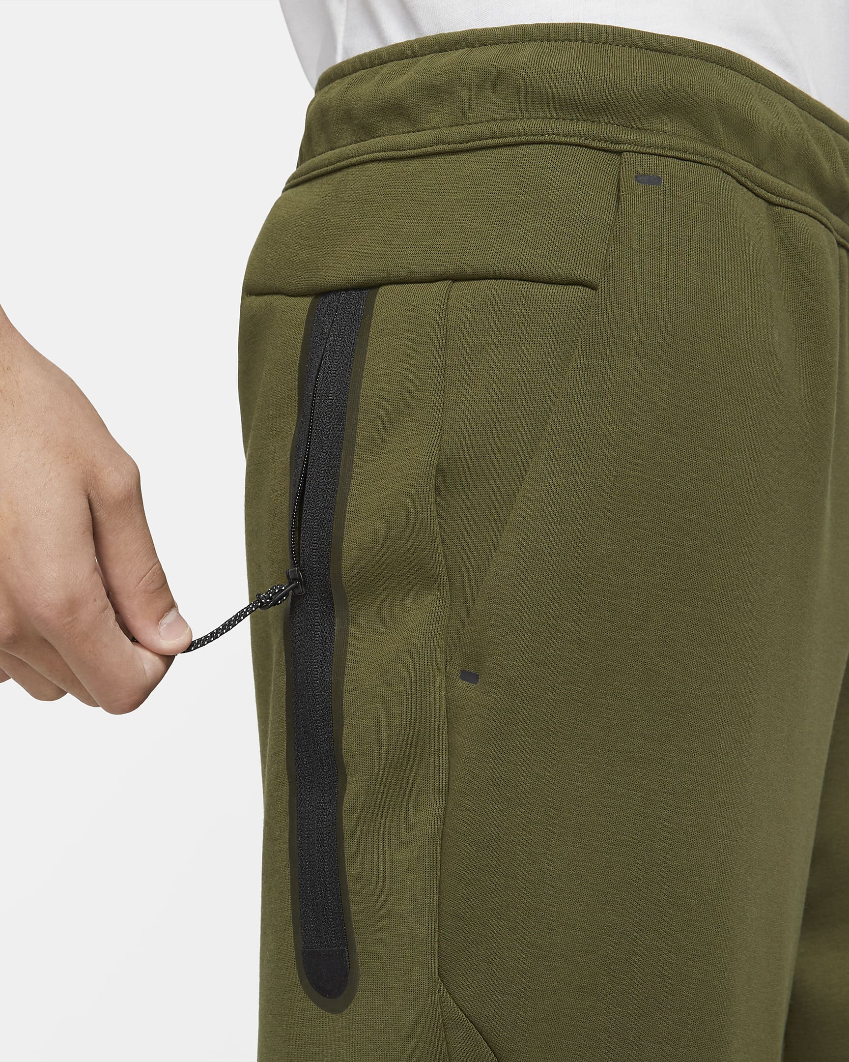 sportswear-tech-fleece-mens-joggers-4x29ft-14.png