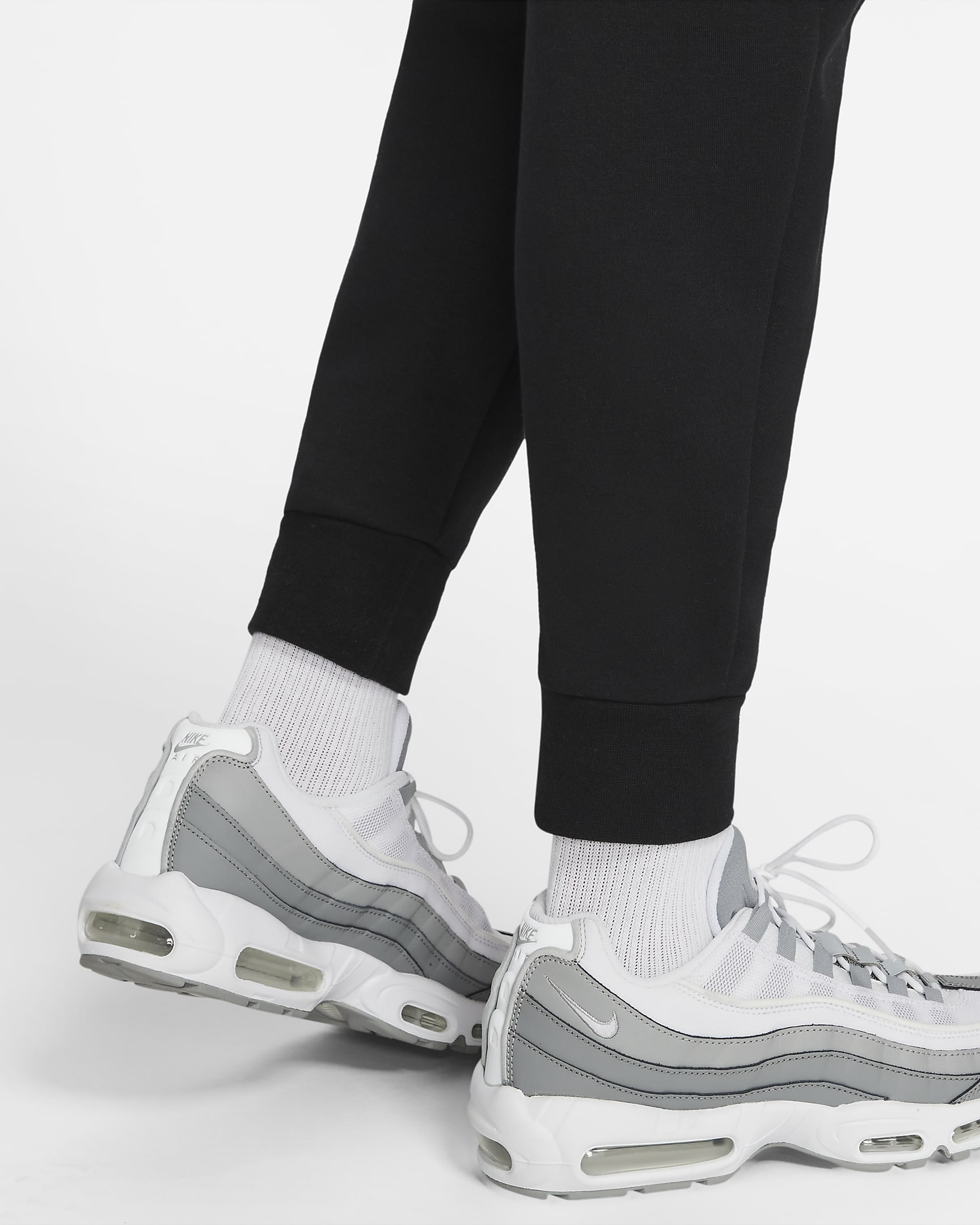 nike-sportswear-tech-fleece-mens-joggers-4x29ft-4.png