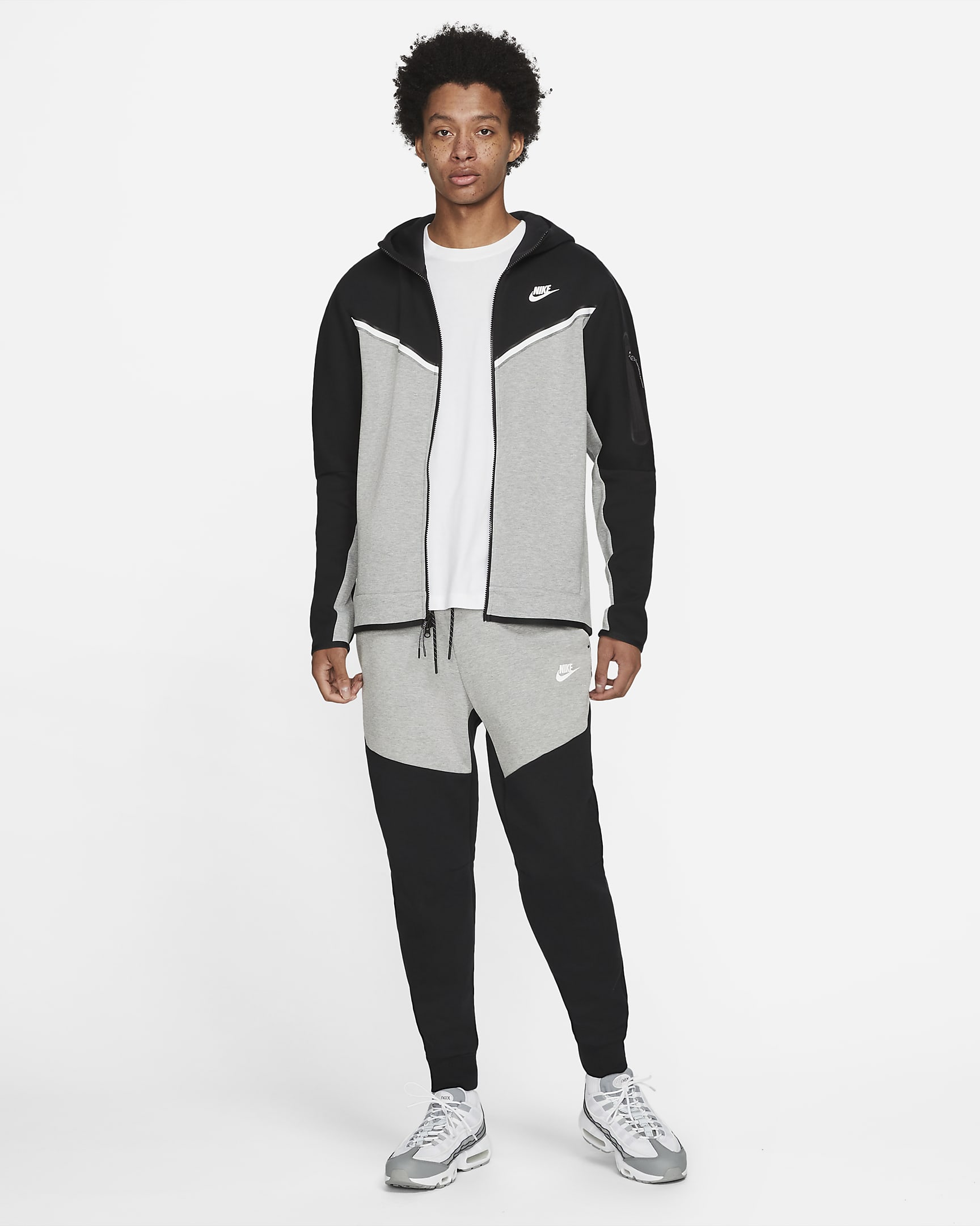 nike-sportswear-tech-fleece-mens-joggers-4x29ft-6.png