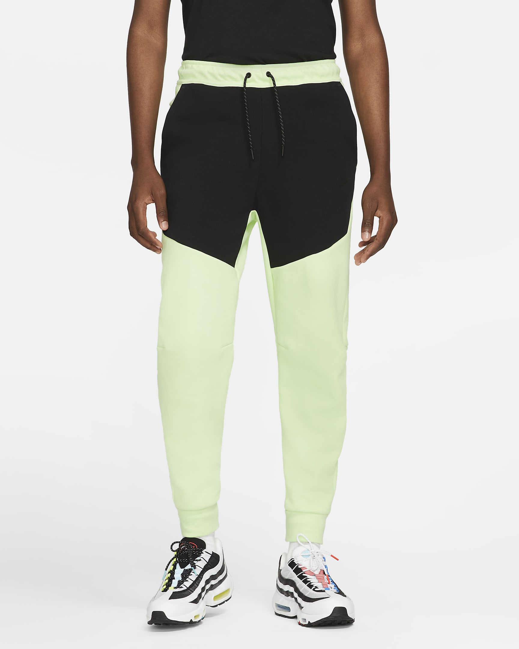 nike-sportswear-tech-fleece-mens-joggers-4x29ft-7.png
