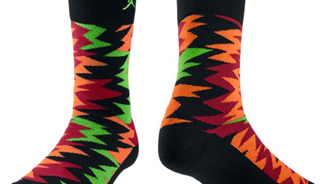 air-jordan-7-marvin-the-martian-socks
