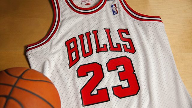 michael-jordan-chicago-bulls-shrug-game-jersey-front