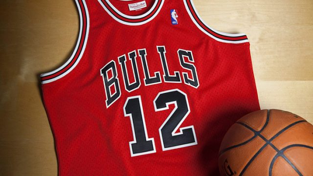 michael-jordan-chicago-bulls-12-jersey-1